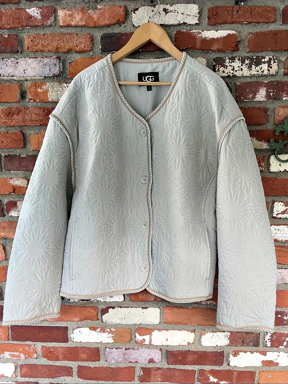 UGG Quilted Jacket in soft sage Like New 2XL sun design stitch NWOT